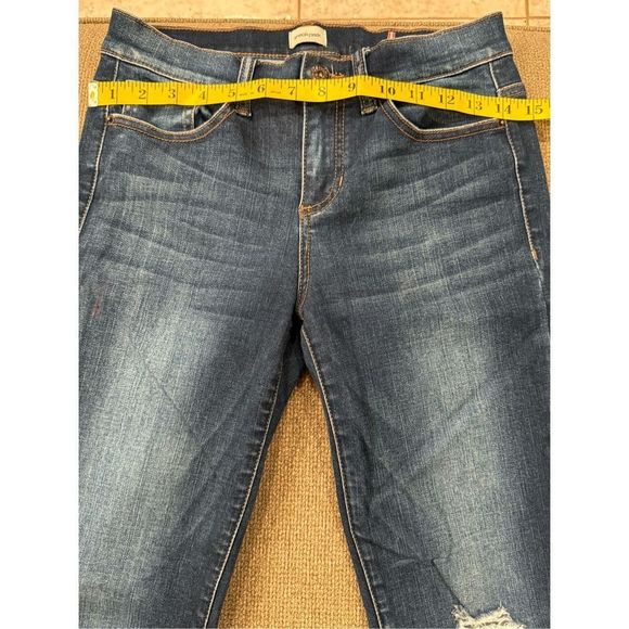 Sneak Peek Midrise jeans - Picture 12 of 13